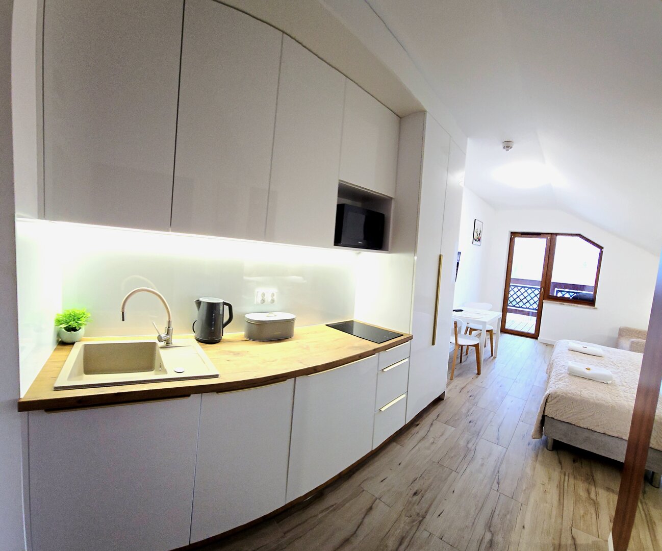 49 Raj pod Sosnami z balkonem